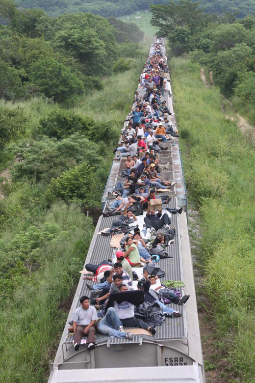 Junto a los connacionales fueron detenidos un hondu- reño y un salvadoreño, ligados a la Mara (pandilla) Salvatrucha, acusados de extorsionar a migrantes.