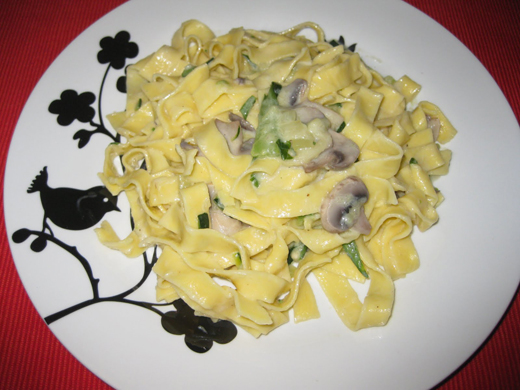 Tallarines con salsa